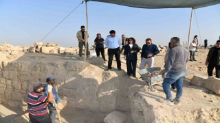 Vali Şıldak Harrandaki kazı çalışmalarını inceledi