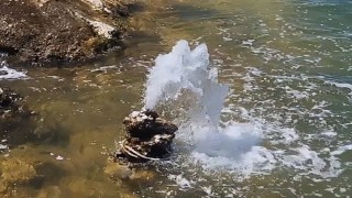 Van Gölünde şaşırtan görüntü: Mikrobiyalitten tatlı su fışkırdı