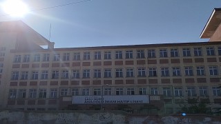 Vanda 5 öğrenci zehirlenme şüphesiyle hastaneye kaldırıldı