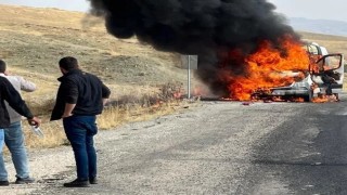 Vanda alev alan minibüs kullanılamaz hale geldi