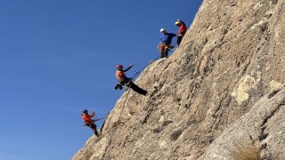 Vanda ilk kez çok ip boylu kaya tırmanışı eğitimi verildi