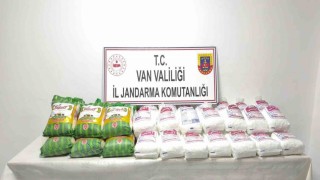 Vanda kaçak eşya ve gıda maddesi ele geçirildi