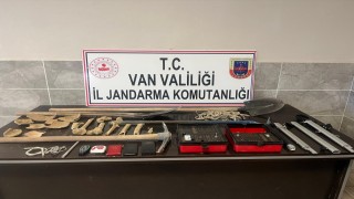Vanda kaçak kazı yapan 5 kişi yakalandı, kemik parçaları ele geçirildi
