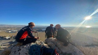 Vanda kayalıklarda mahsur kalan şahıs kurtarıldı