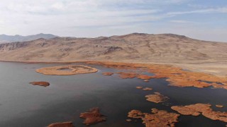 Vanın 2 bin 800 yıllık mühendislik harikası kuruyor: Keşiş Gölünde su seviyesi endişe veriyor