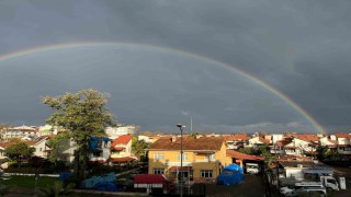 Yağmur sonrası beliren gökkuşağı görsel şölen oluşturdu