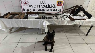 Yaptığı silahlara müşteri ararken yakalandı