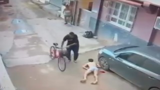 Yasak ilişki cinayeti kamerada: Görüntülere bıçaklama anları yansıdı