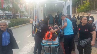 Yaya geçidindeki kadına çarpan bisikletli firar etti