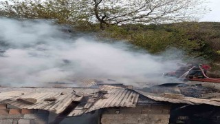 Yayladağında metruk ev yangını