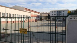 Yediği gıdadan zehirlenen lise öğrencisi hastaneye kaldırıldı