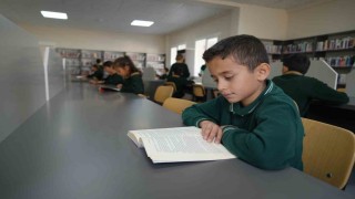 Yenilenen kütüphane çocukların renkli dünyası oldu
