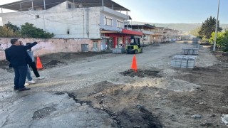 Yenipazarda yol ve kaldırım çalışmaları sürüyor