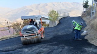 Yeşilyurt Belediyesi, Banazının yollarını yeniliyor
