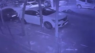 Yolun karşısına geçen adam otomobil çarptı