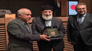 Yozgatlı Dr. Ali Şakir Ergine doğumunun 88nci yılında adına yazılan kitap hediye edildi