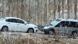 Yüksekovada yoğun kar yağışı: Sınırda bulunan Çobanpınar köyünün yolu karla kaplandı