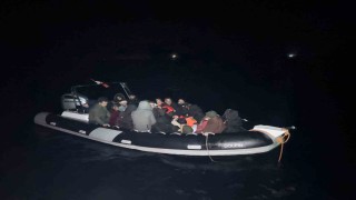 Yunanistanın Türk sularına geri ittiği 31 düzensiz göçmen kurtarıldı