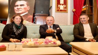 Yunusemre Belediyespordan Başkan Balabana sürpriz kutlama