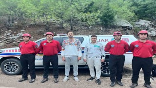 Yürüyüş sırasında kaybolan 2 genç, 15 saat sonra JAK timleri tarafından bulundu