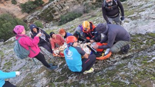 Yürüyüş yaparken dere yatağına düşen şahıs kurtarıldı