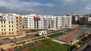 Yuvasına kavuşan depremzede vatandaş: Evi gezdik çok güzel, hayallerimizin ötesinde