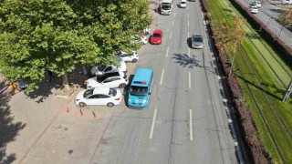 Zabıtadan yaya yoluna park eden araç ve sürücülerine denetim