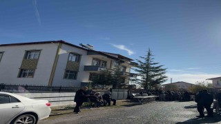 Zehirlenme felaketinde acılı bekleyiş sürüyor