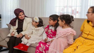 Zeynep Sözer, Çocuk Evini ziyaret etti