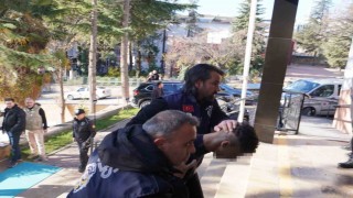 15 gün arayla bir kişiyi bıçakladı, bir kişiyi de öldürdü
