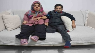 21 yıl sonra evlenerek aşklarına engel tanımayan cüce çift, anne ve baba olacak olmanın heyecanını yaşıyor