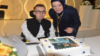 23 yıldır kas hastalığıyla mücadele eden gence düğün gibi doğum günü