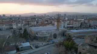 690 yıllık Sungurbey Camii aslına uygun olarak restore ediliyor