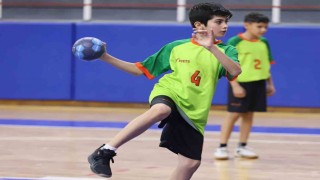 8 ilden 18 takım Denizlide final bileti arayacak