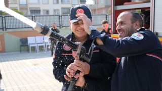 Adana Büyükşehir İtfaiyesi, Ahmet’in İtfaiyeci Olma Hayalini Gerçekleştirdi