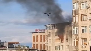 Adanada apartmanın 6. katında çıkan yangın söndürüldü