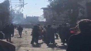 Adanada bir mahalle taş, şişe ve sopalarla birbirine girdi