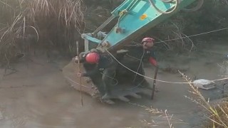 Adanada dereye düşen çocuklardan biri hayatını kaybetti