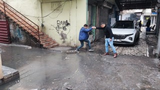 Adanada esnaf kanalizasyon sorununun bir türlü çözülmemesine tepkili