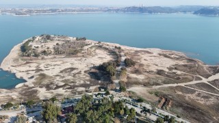 Adanada yıkım yapılan Amerikan Adası girişi kayalarla kapatıldı