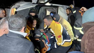 Adıyamanda minibüs takla atarak devrildi: 4 yaralı