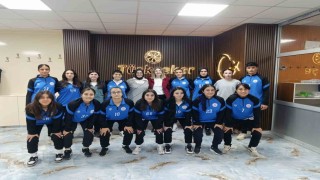 Ağrıda kadın futbol takımına moral yemeği