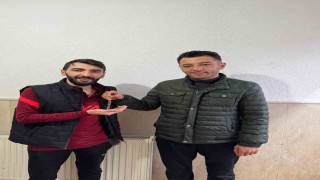 Ağrıda kaybolan altın bileklik jandarma personeli tarafından sahibine teslim edildi