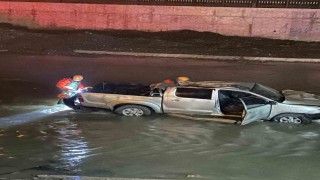 Ağrıda Murat Nehrine uçan pikaptaki 5 kişi yaralı kurtarıldı