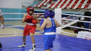 Ağrıda Türkiye-İran-Nahçıvan Boks Dostluk Turnuvası nefes kesti