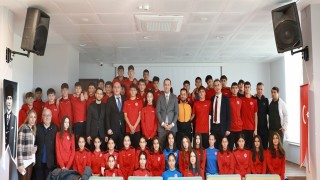 Akçaabat Belediye Başkanı Ekim, İbrahim Erdemoğlu Spor Lisesi öğrencileriyle buluştu