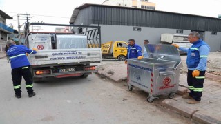 Akdeniz Belediyesi yeni çöp konteynerini mahallelere yerleştiriyor