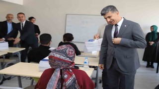 Akdeniz Belediyesinden gençlere kaynak kitap desteği