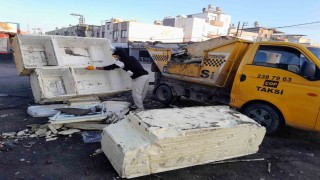 Akdenizin sokakları mobilya ve hurda atıklardan arındırılıyor