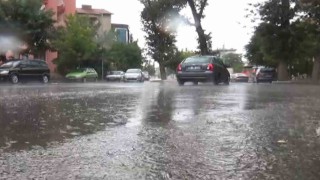 Aksarayda yağmur etkili oluyor